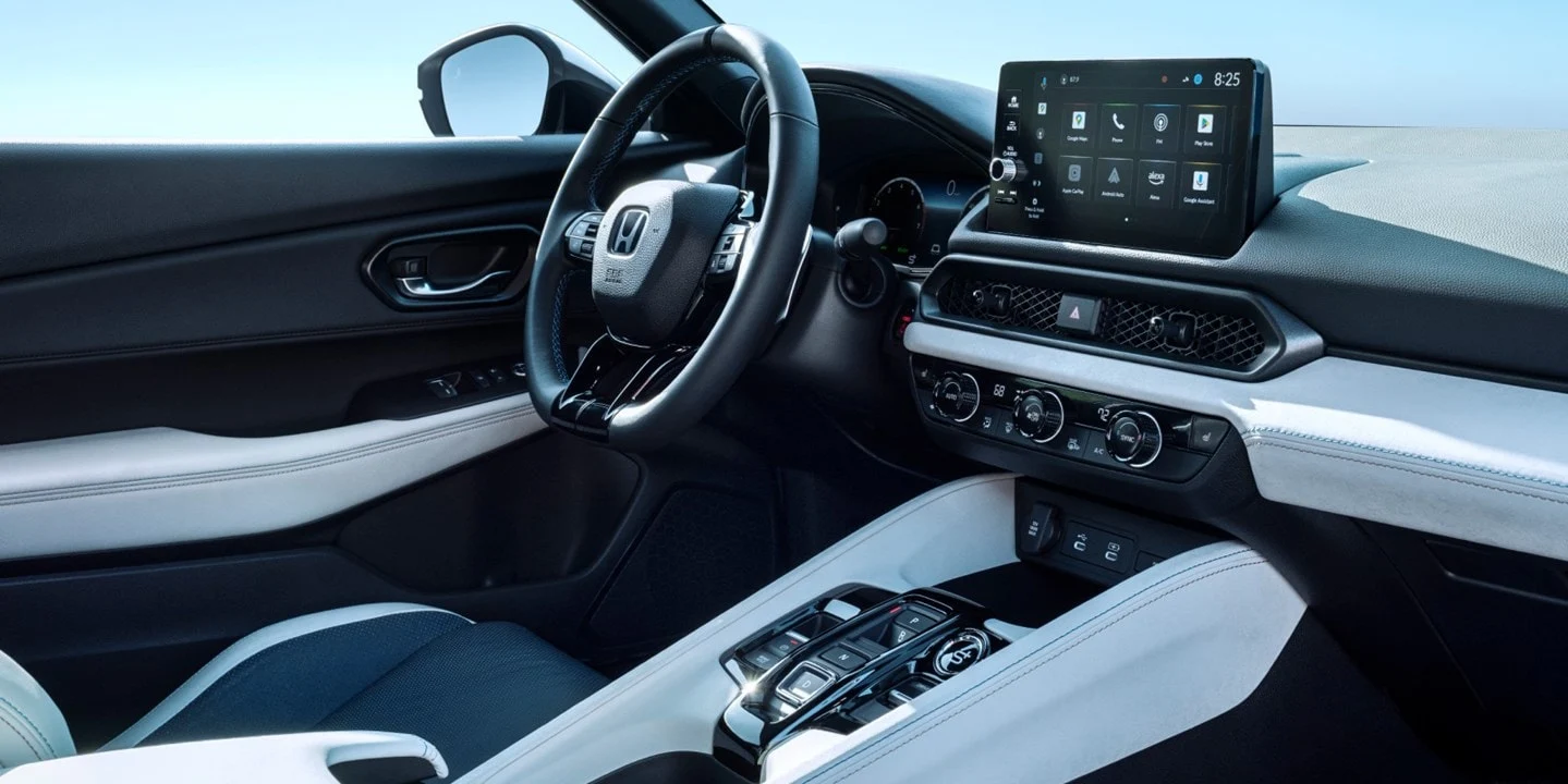 Interior del Honda Prelude 2026 con asientos claros